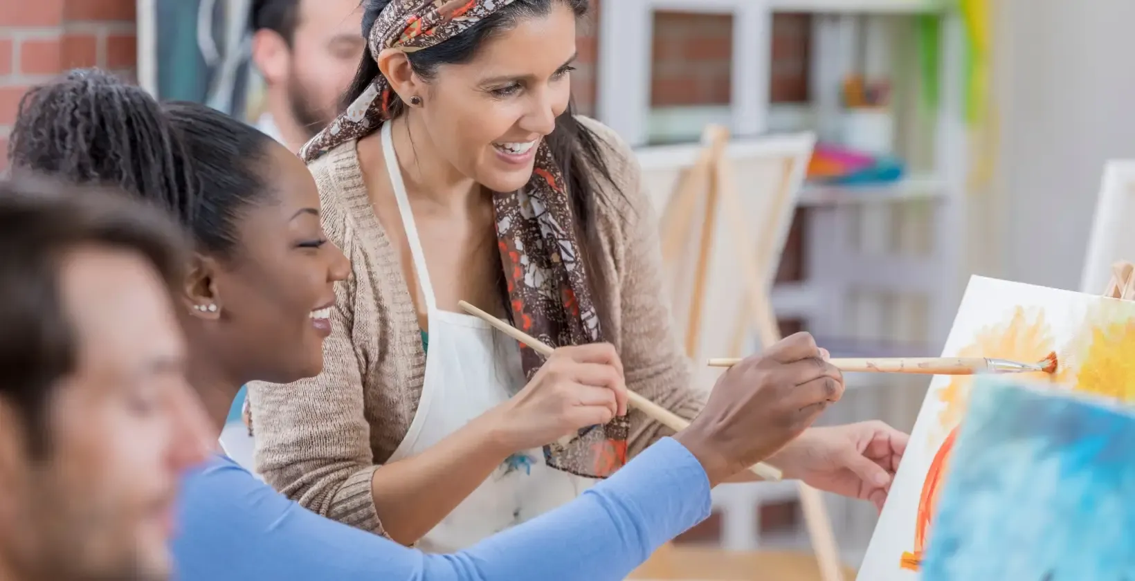 A women teaching art